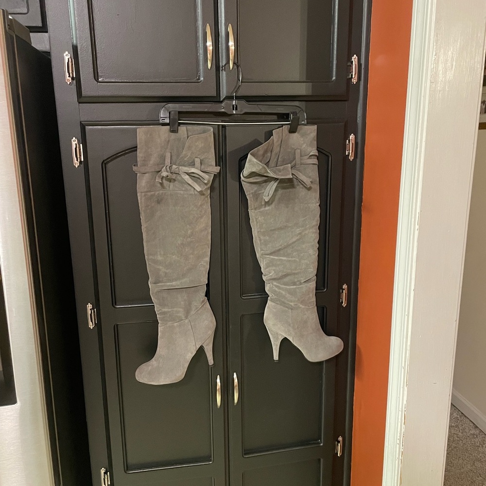Knee high gray high heels boots